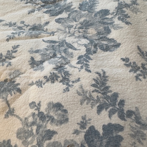 Laura Ashley Flannel Sheet Set - King - Picture 9 of 9